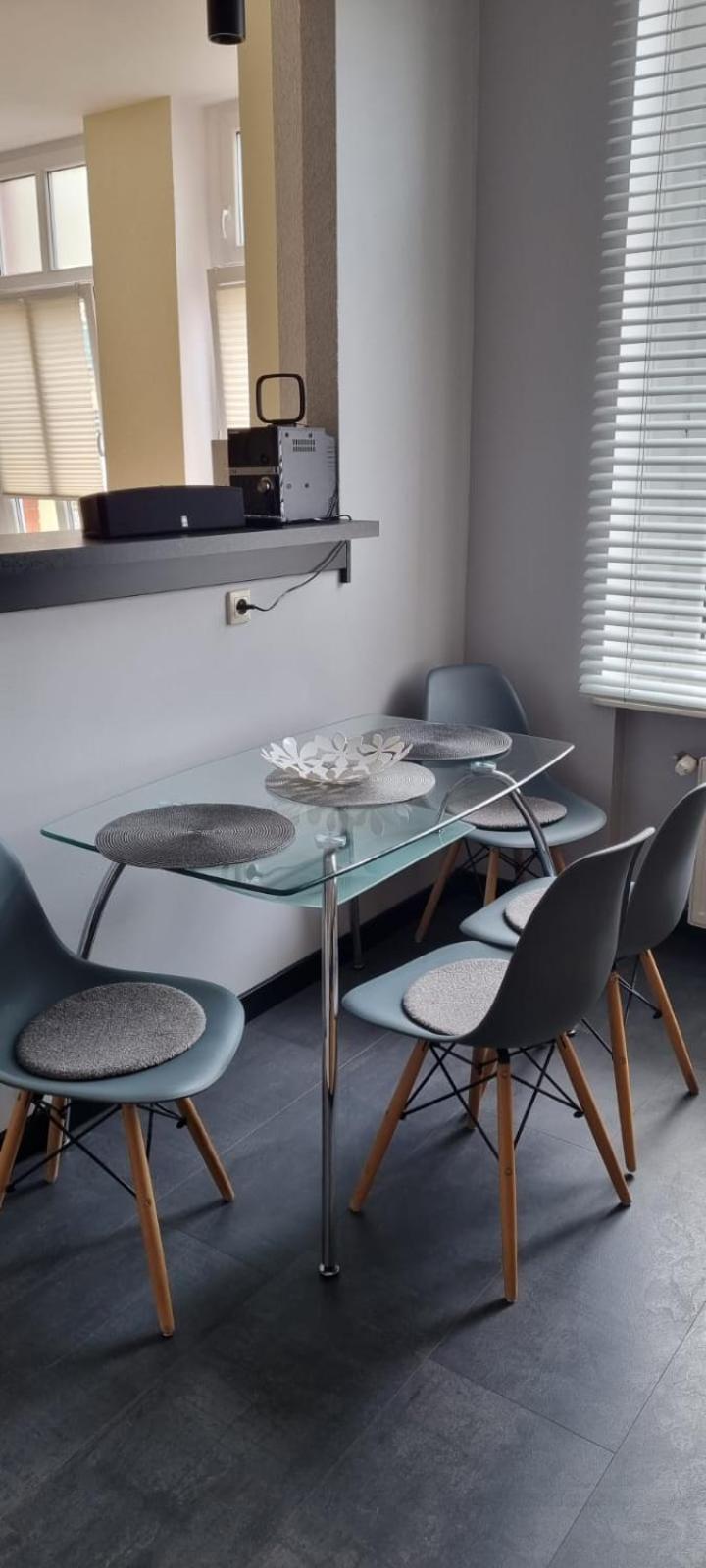 Apartamenty Lazurowy I Sloneczny Z Darmowym Parkingiem Strzezonym Jelenia Gora Room photo